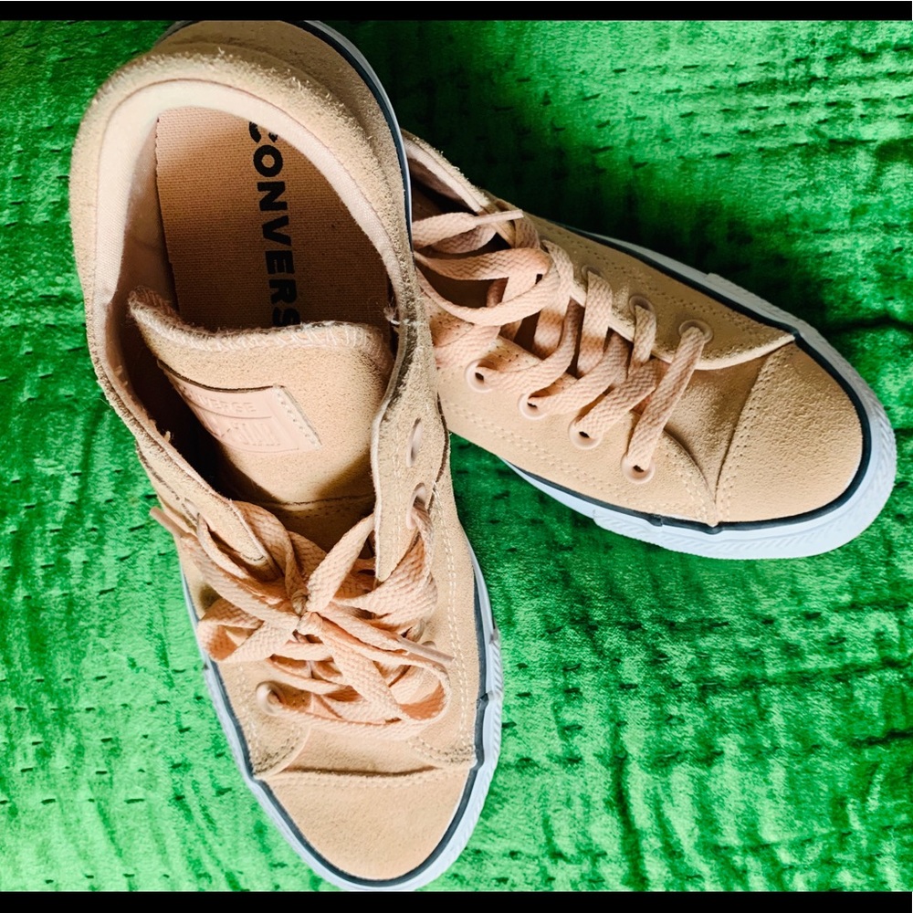 Women’s size 9 blush suede Converse